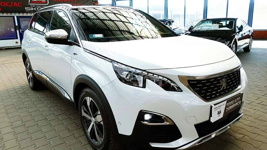 PEUGEOT 5008 -