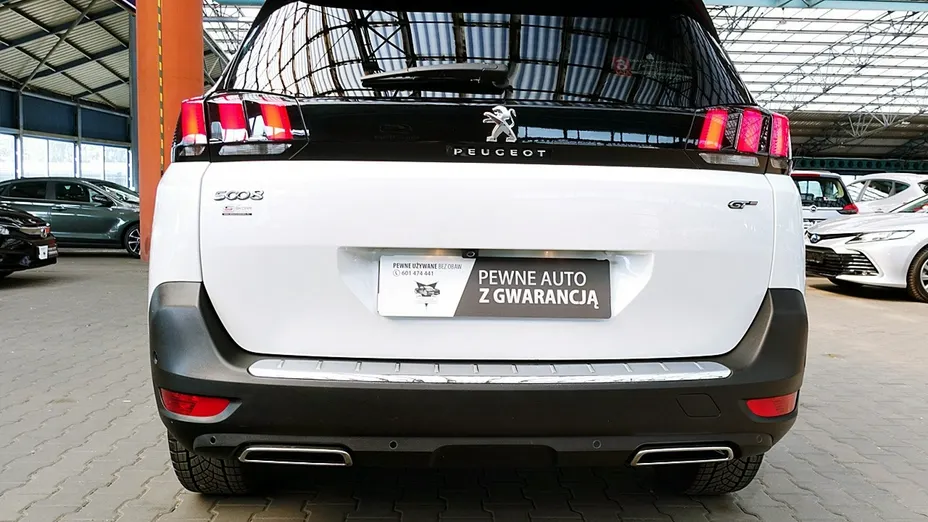 PEUGEOT 5008 -