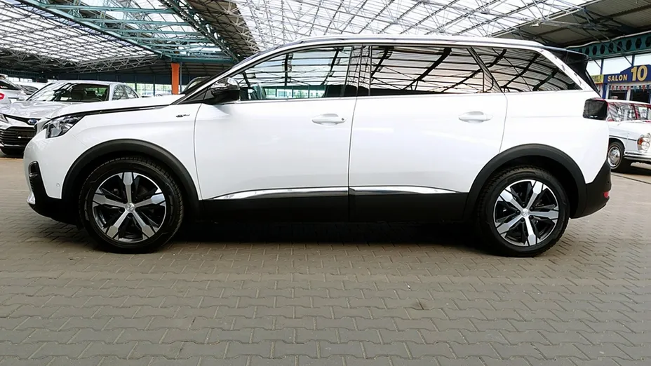 PEUGEOT 5008 -