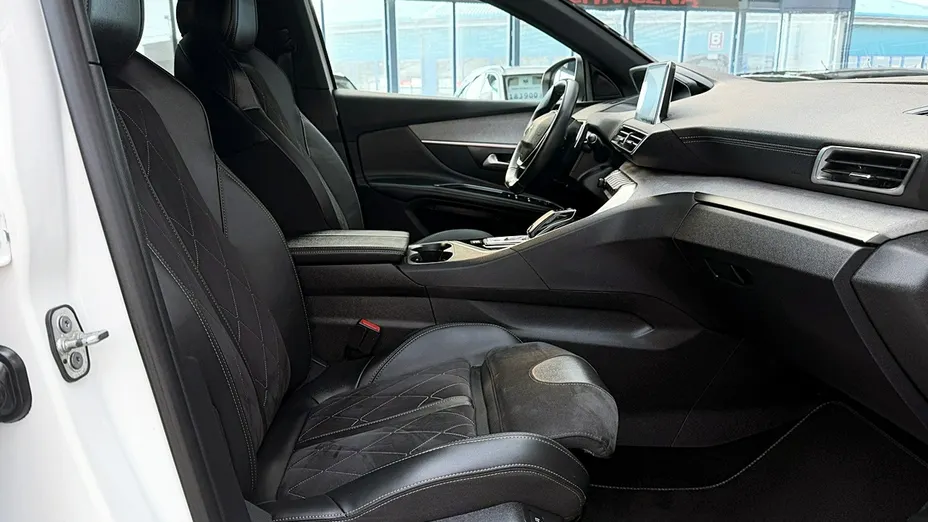 PEUGEOT 5008 -