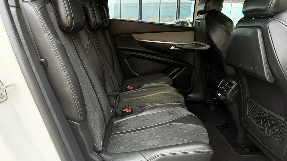 PEUGEOT 5008 -