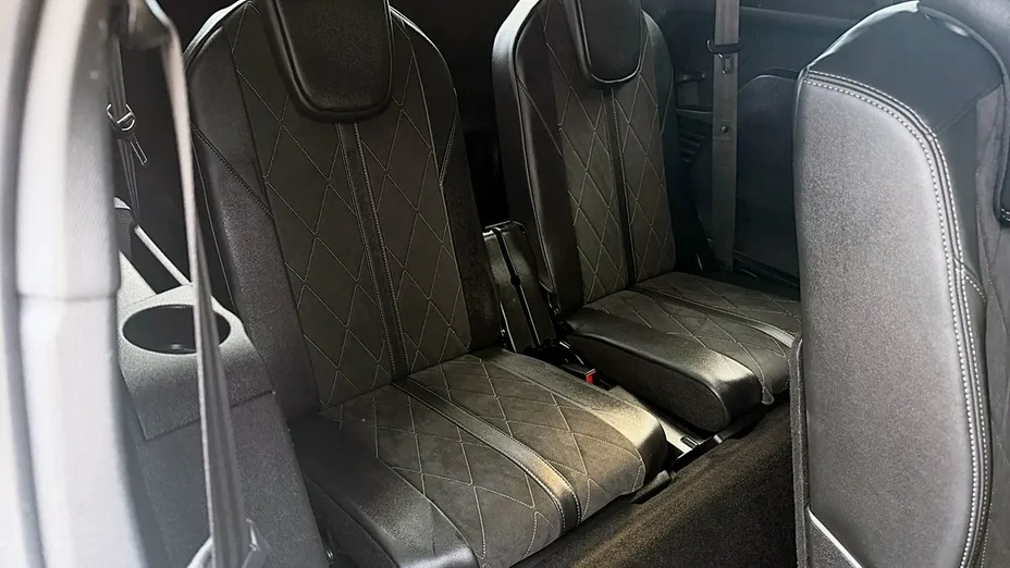 PEUGEOT 5008 -