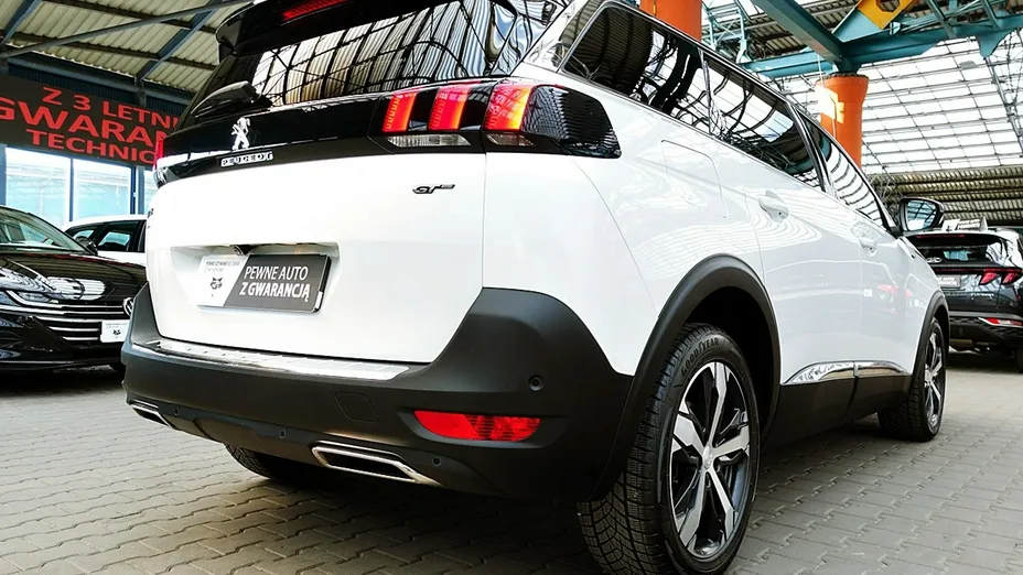PEUGEOT 5008 -