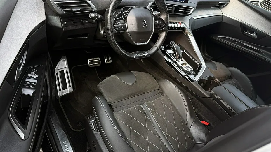 PEUGEOT 5008 -