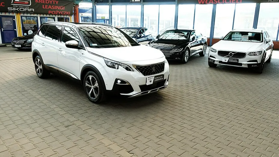 PEUGEOT 5008 -