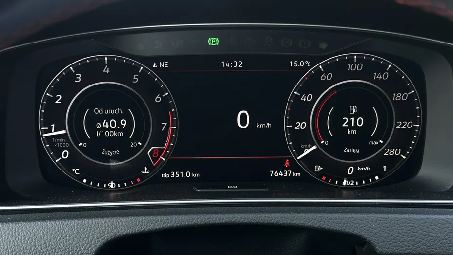 VOLKSWAGEN Golf -