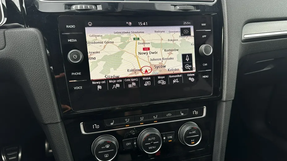 VOLKSWAGEN Golf -
