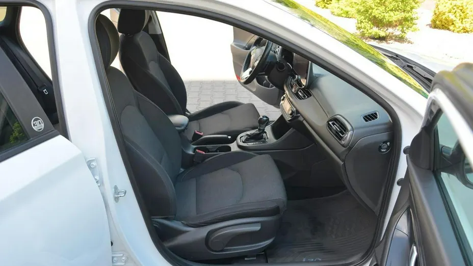 HYUNDAI i30 -