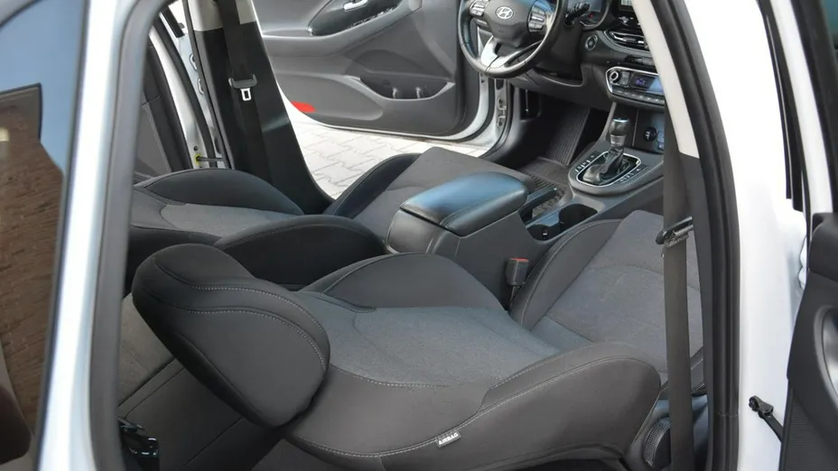 HYUNDAI i30 -