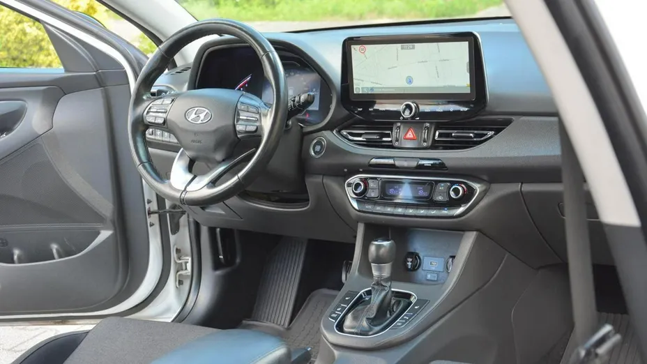 HYUNDAI i30 -