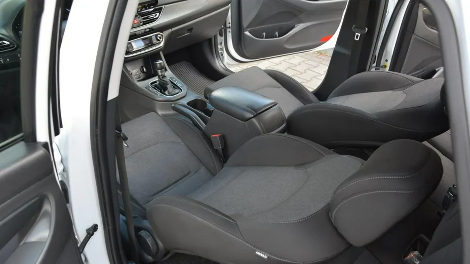 HYUNDAI i30 -