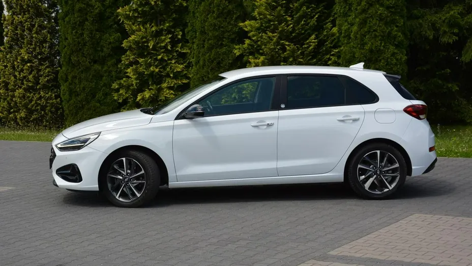 HYUNDAI i30 -