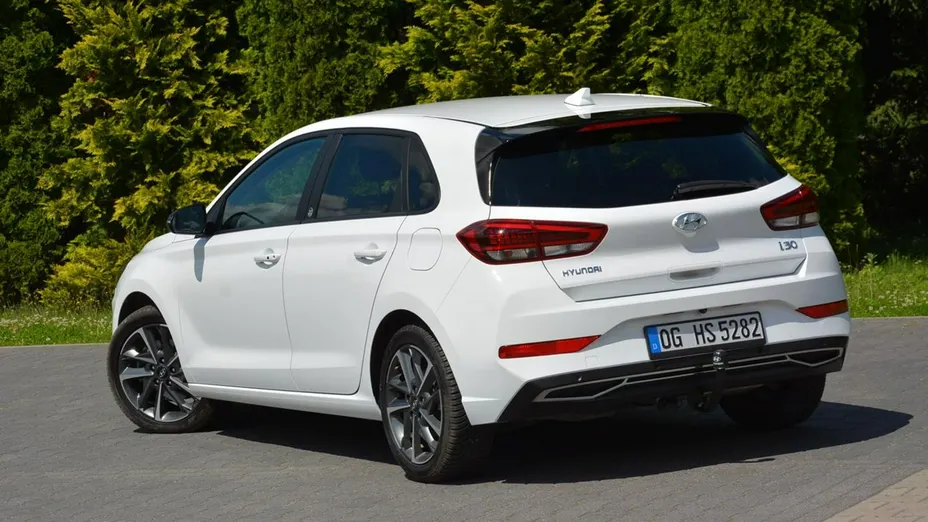 HYUNDAI i30 -
