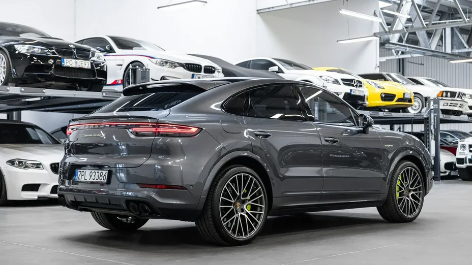 PORSCHE Cayenne -