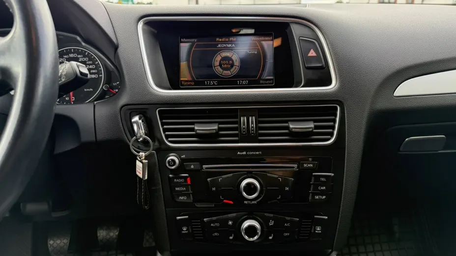 AUDI Q5 -