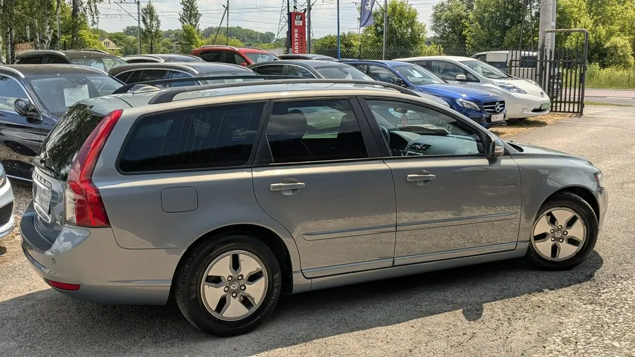 VOLVO V50 -