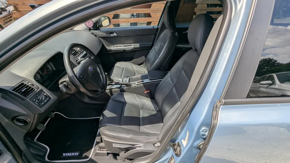 VOLVO V50 -