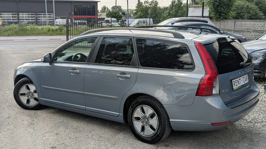 VOLVO V50 -
