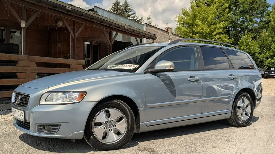 VOLVO V50 -
