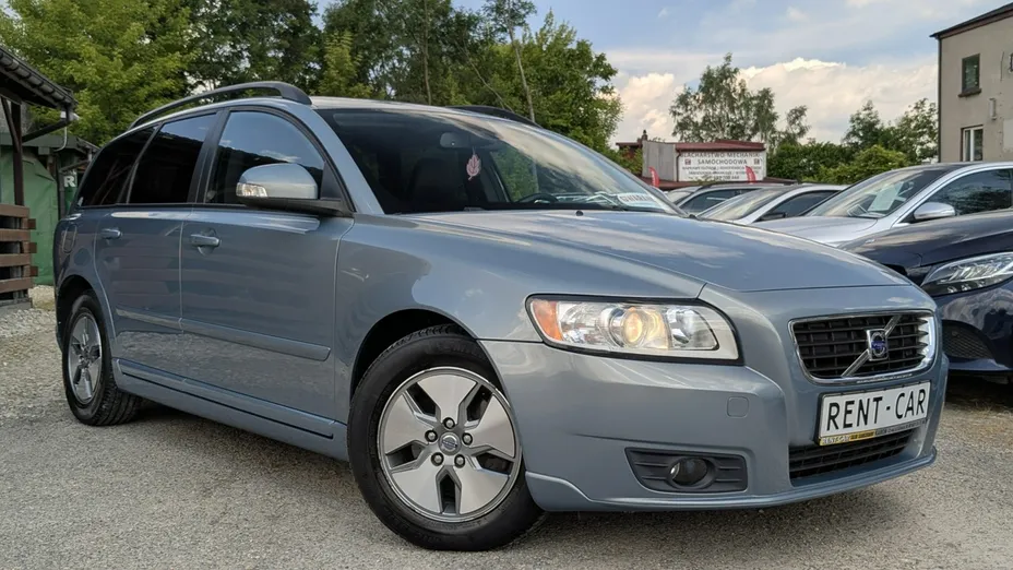VOLVO V50 -