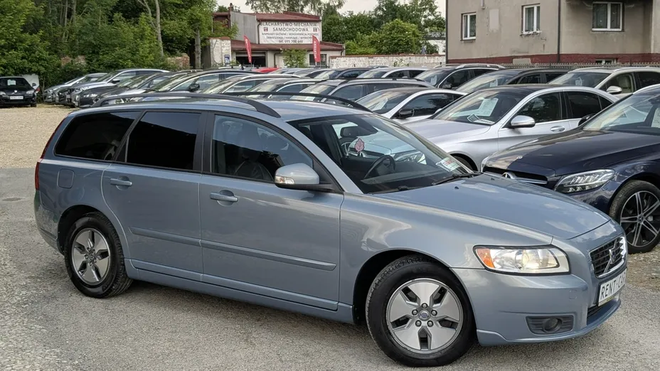 VOLVO V50 -