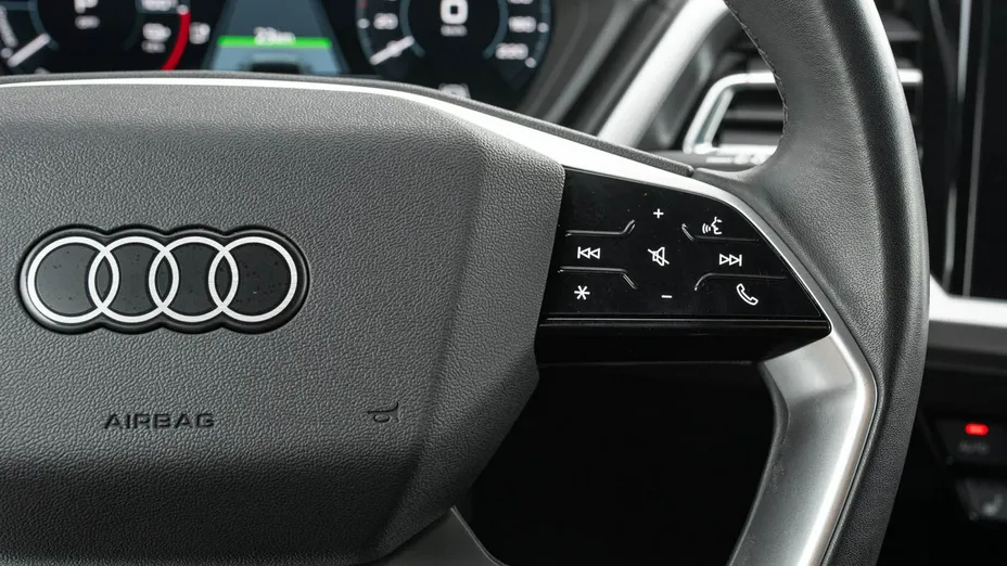 AUDI Q4 e-tron -