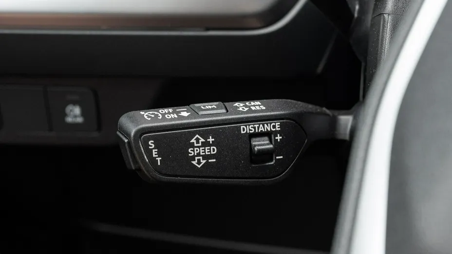 AUDI Q4 e-tron -