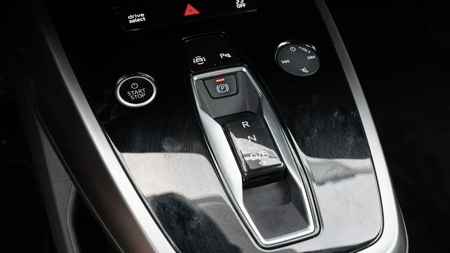 AUDI Q4 e-tron -