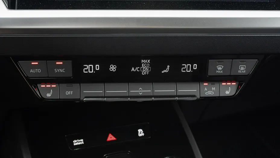 AUDI Q4 e-tron -