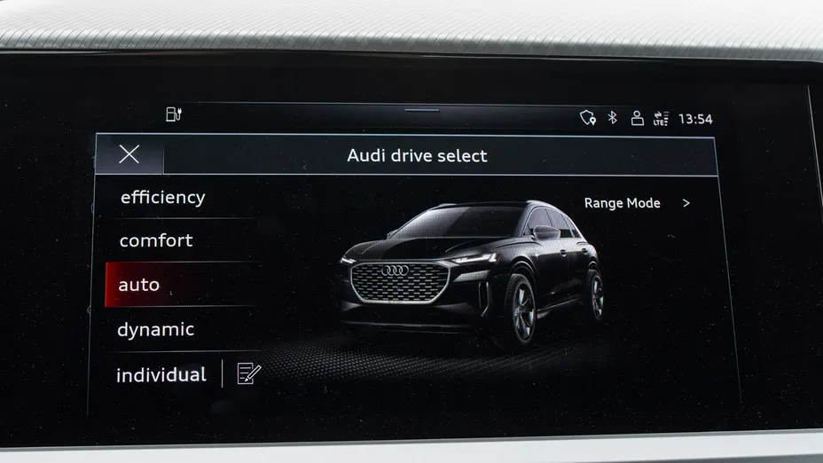 AUDI Q4 e-tron -