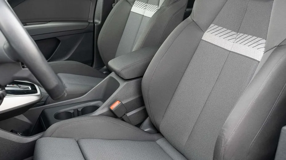 AUDI Q4 e-tron -