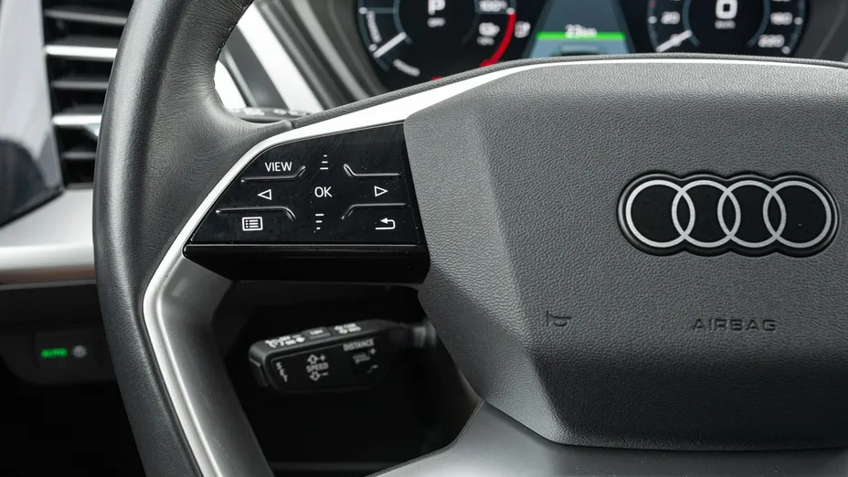 AUDI Q4 e-tron -