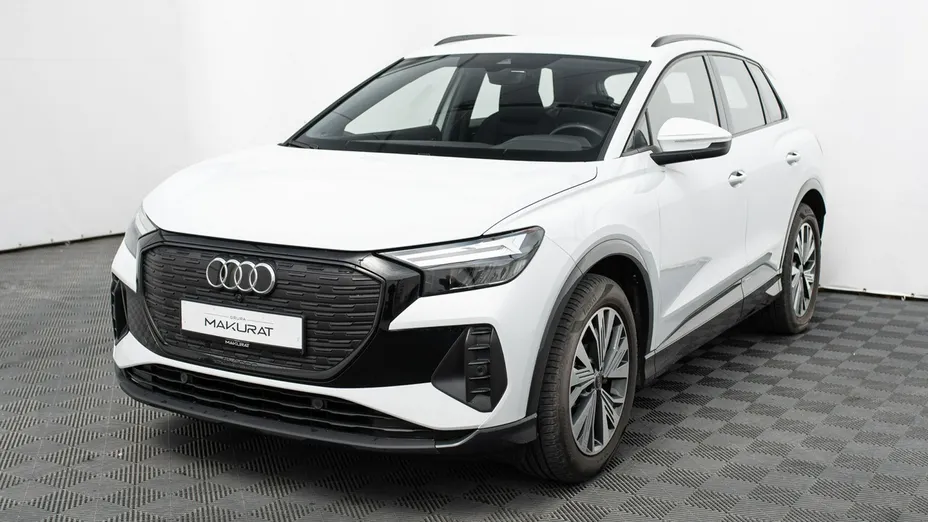 AUDI Q4 e-tron -
