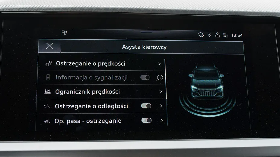AUDI Q4 e-tron -