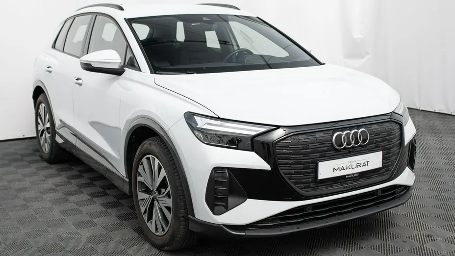 AUDI Q4 e-tron -