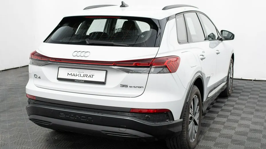 AUDI Q4 e-tron -
