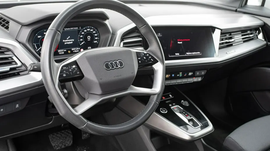 AUDI Q4 e-tron -