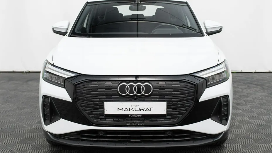 AUDI Q4 e-tron -