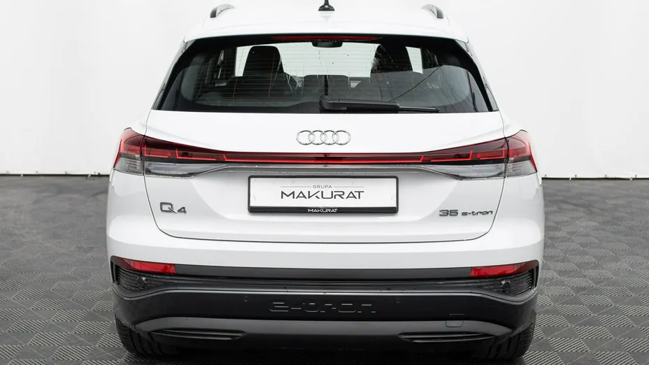 AUDI Q4 e-tron -