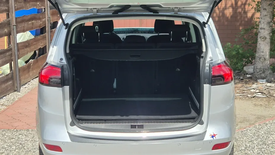 OPEL Zafira -