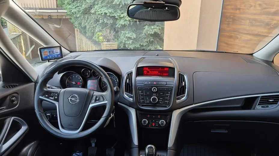 OPEL Zafira -