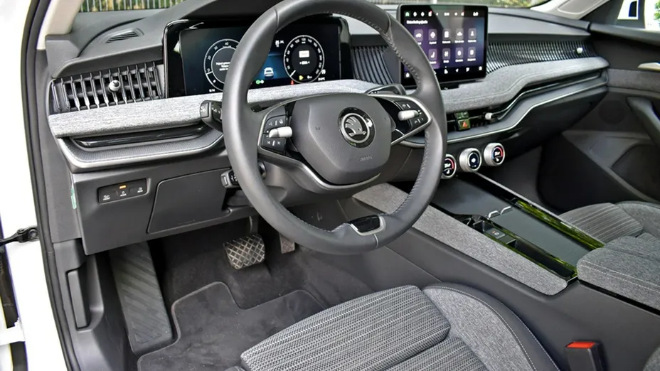 SKODA Superb -