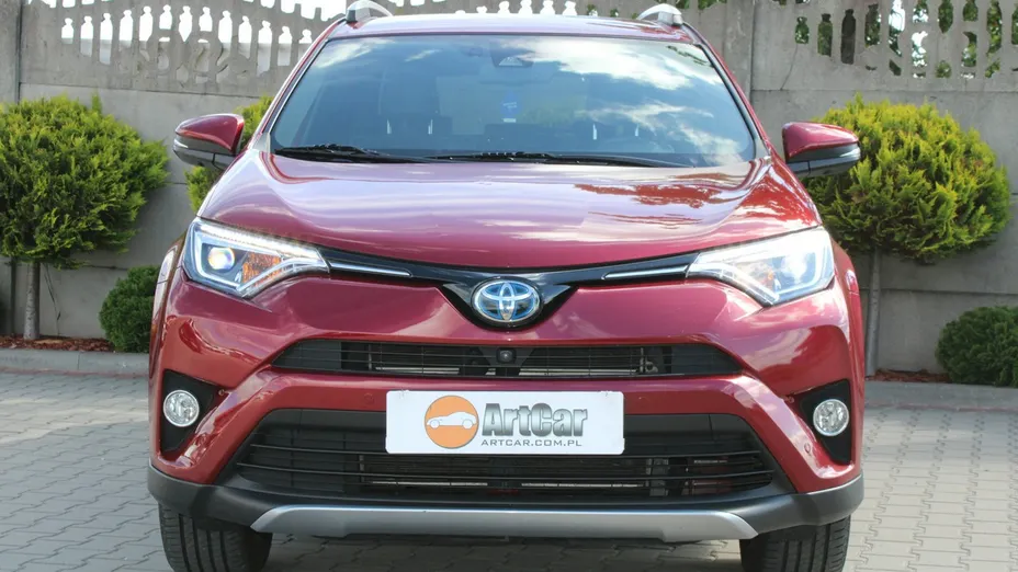 TOYOTA RAV4 -