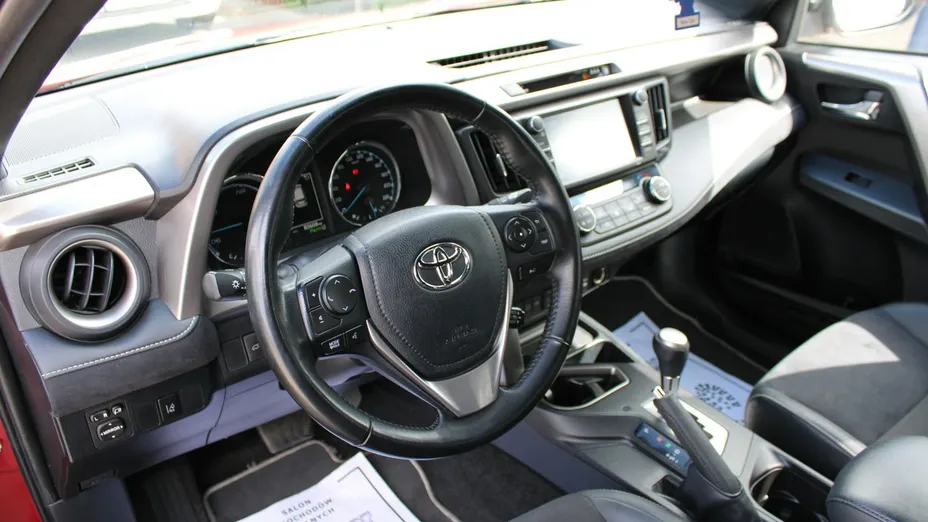 TOYOTA RAV4 -