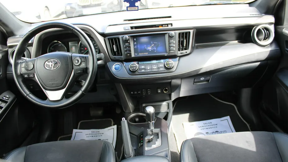 TOYOTA RAV4 -