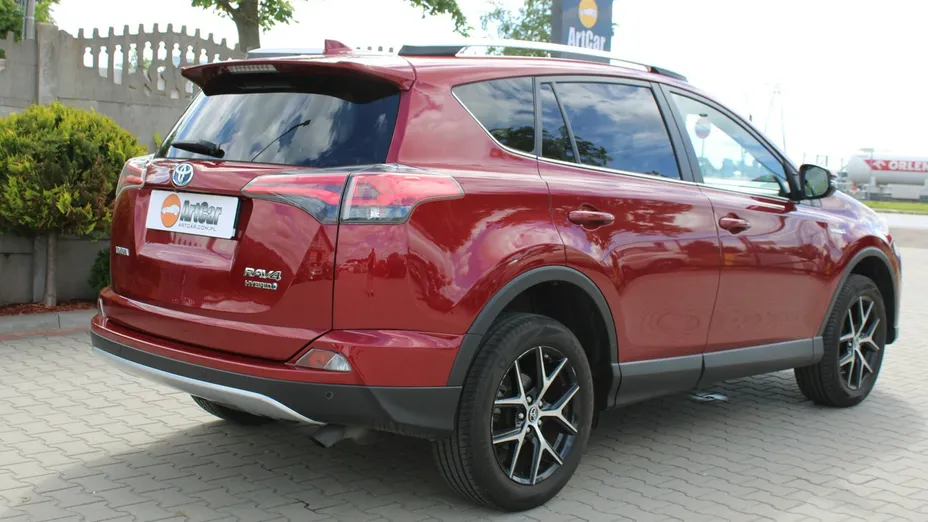 TOYOTA RAV4 -
