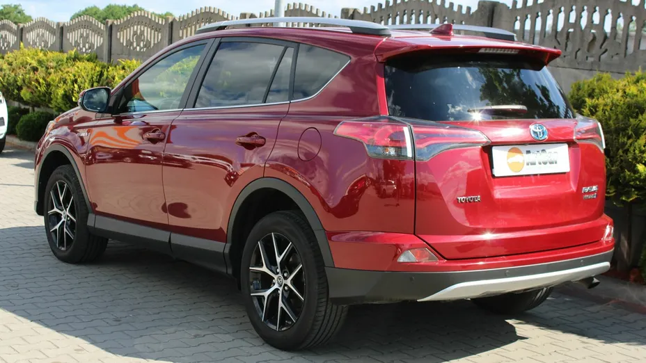 TOYOTA RAV4 -