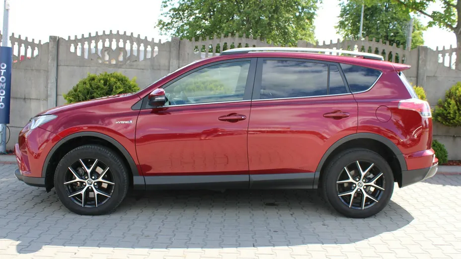 TOYOTA RAV4 -