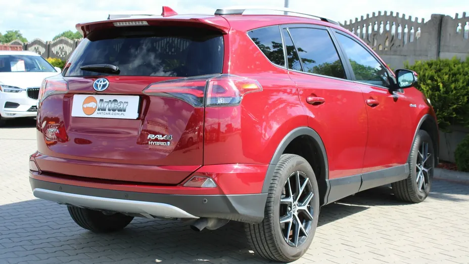 TOYOTA RAV4 -