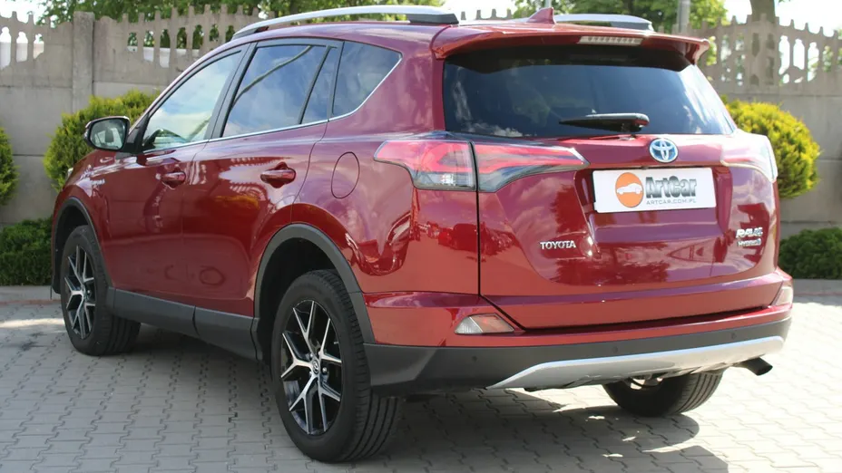 TOYOTA RAV4 -